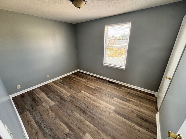 Foto del edificio - 3504 Brookway Dr