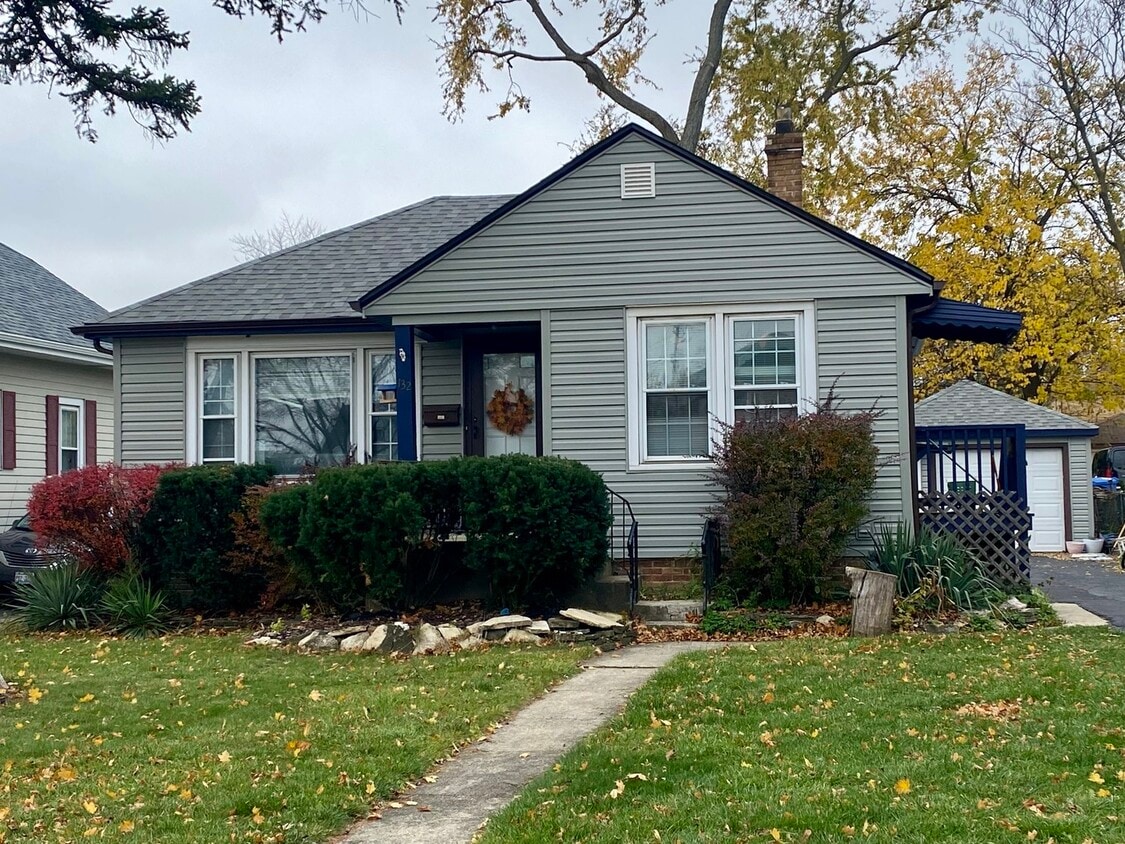 Primary Photo - 132 Center St