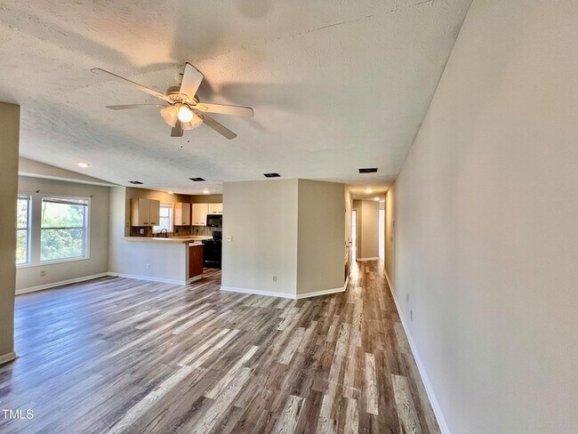 Foto del edificio - 1006 Wood Creek Dr
