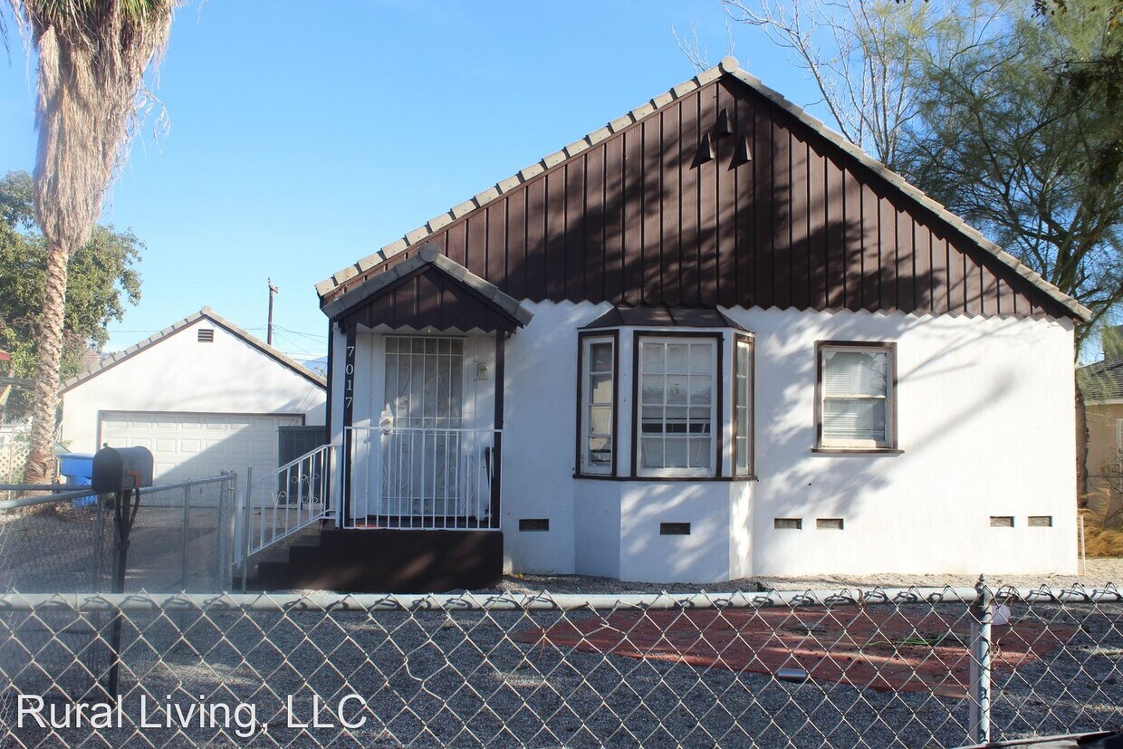 Foto principal - 2 br, 1 bath House - 7017 Del Rosa Ave.