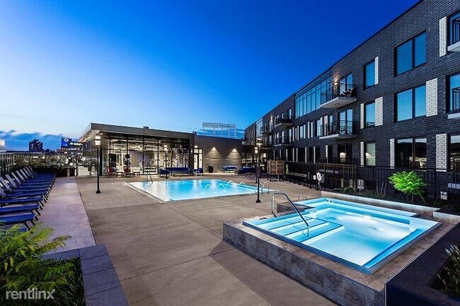 Foto del edificio - 620 W Addison St