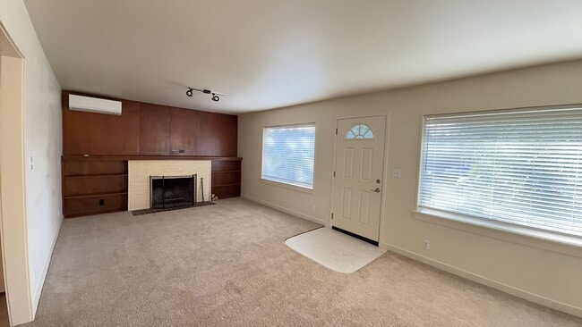 Building Photo - 2-Bedroom 1-Bathroom home in Eugene