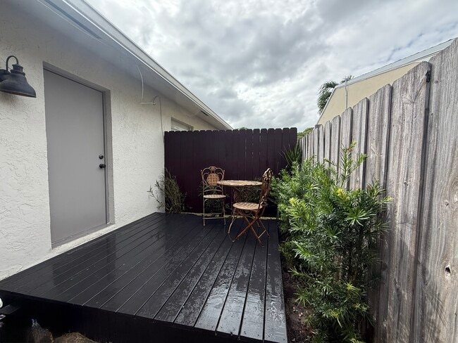 Outdoor private patio - 1404 NW 6th Ave Apartments