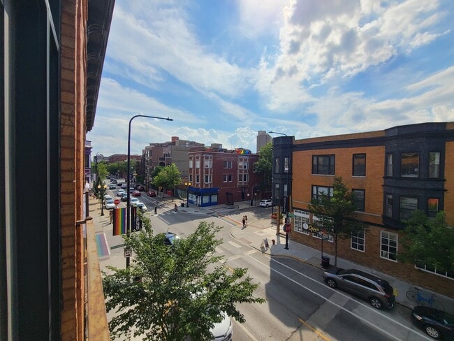 Building Photo - 3339 N Halsted St
