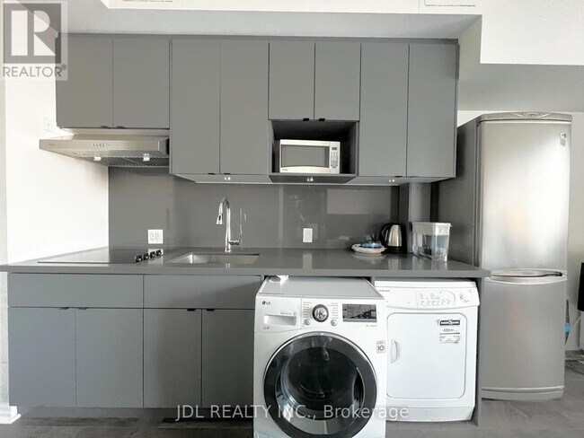 Photo du bâtiment - 1 King St W