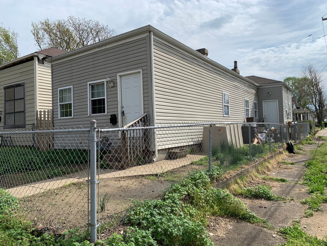 Primary Photo - 933 S Clay St