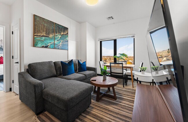 Building Photo - 600 Broadway-ID1240289P