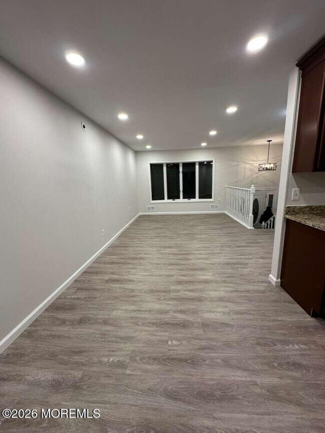 Foto del edificio - 24 Cedar Hill Ln