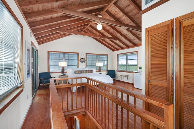 Building Photo - 53 Barry Ave