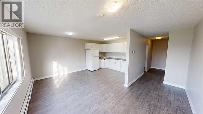 Building Photo - 9926-9105 105 Ave