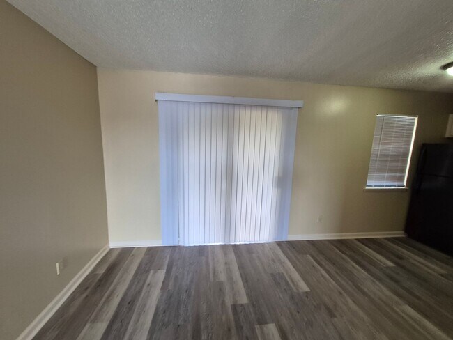 Foto del edificio - 300 Moursund Blvd