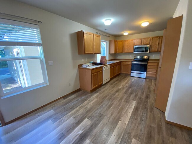 Building Photo - DuPont 3 bedroom home