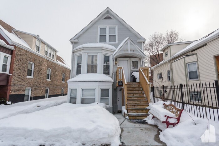 Primary Photo - 2929 W Roscoe St