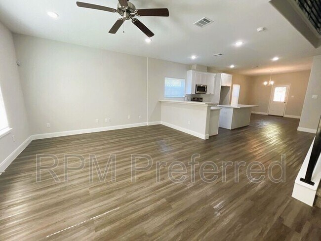 Foto del edificio - 8319 E Tidwell