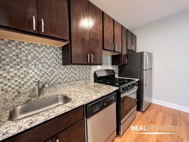 Building Photo - 1 bedroom in CHICAGO IL 60640