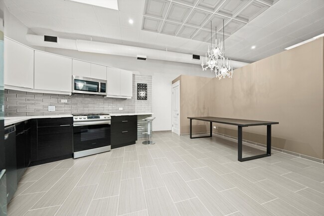 Foto del edificio - 300 N Ogden Ave