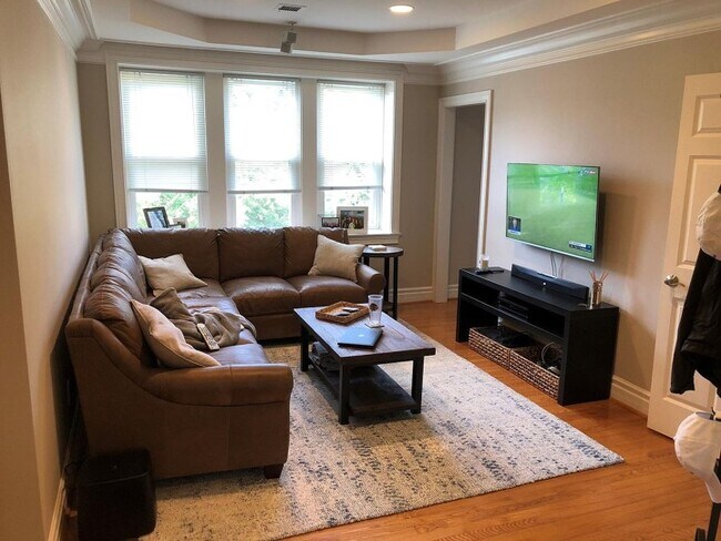 Building Photo - 7749 Kingsbury Blvd