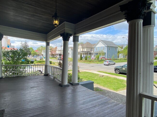 Foto del edificio - 1334 Chapman Ave SW