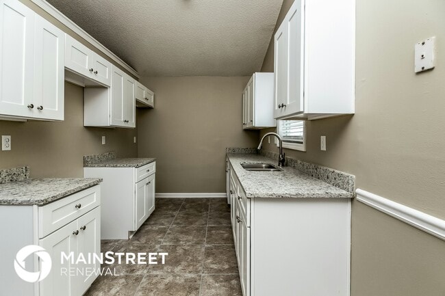 Building Photo - 831 Rosewood Cir