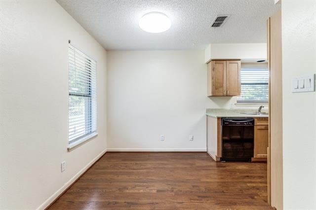 Building Photo - 10350 Country Club Dr