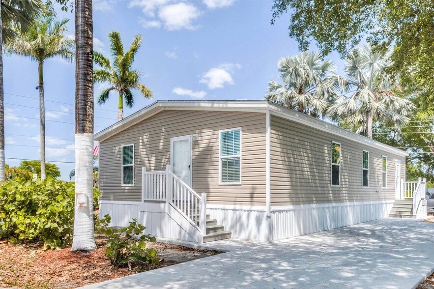 Primary Photo - 309 W Buell Dr