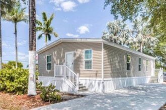 Building Photo - 305 W Buell Dr