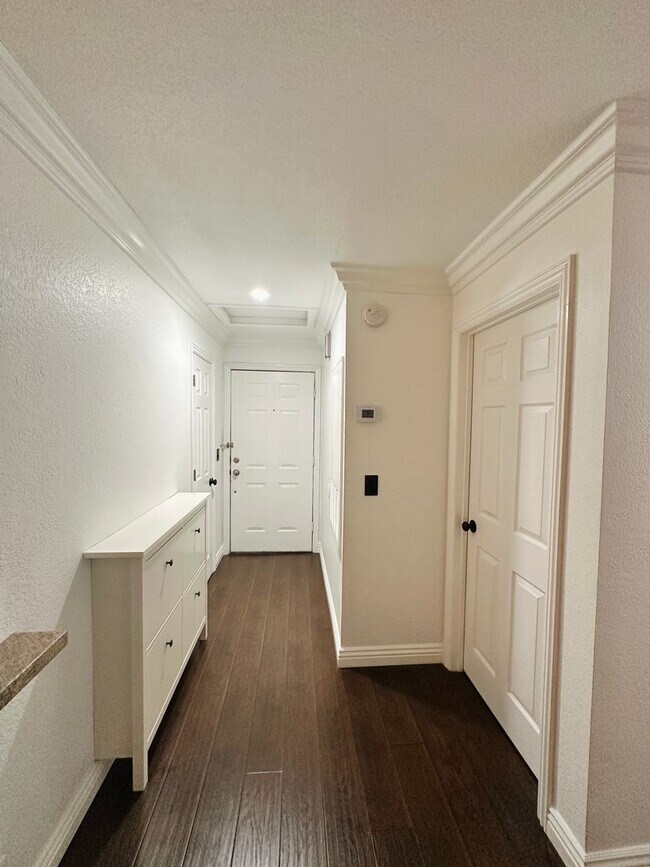 Foto del edificio - Beautiful 2 bed 2 bath condo in guard gated Residence at Canyon Gate community! Home features bea...