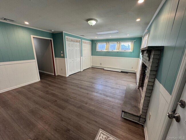 Foto del edificio - 553 E Fulton St