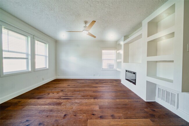 Foto del edificio - 4913 W 43rd St