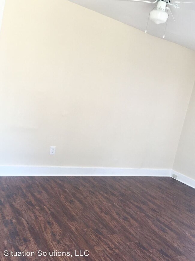 Building Photo - 1 br, 1 bath House - 555 42nd Street