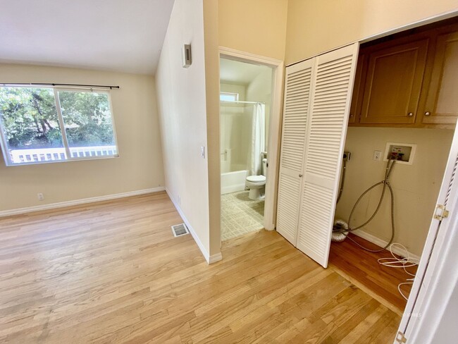Foto del edificio - Walk to Town 3 Bedroom Home