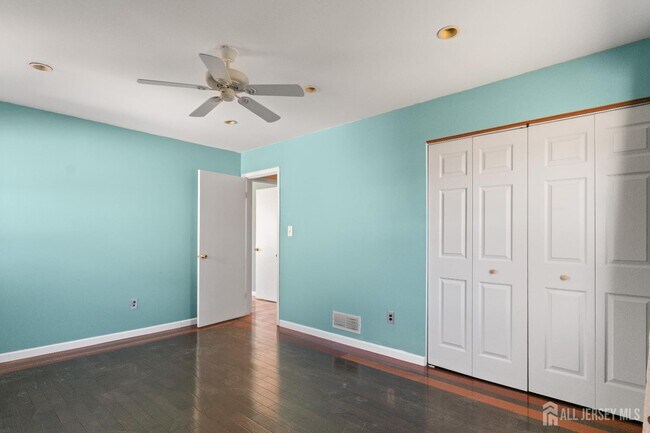 Foto del edificio - 12 Mershon Ln