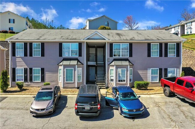 Building Photo - 1300 Stonehaven Cir