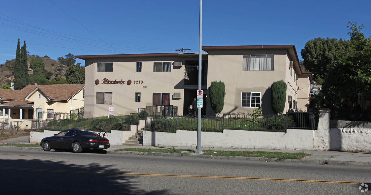 Foto del edificio - 3210 Pasadena Ave