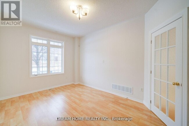 Photo du bâtiment - 69 Omega St