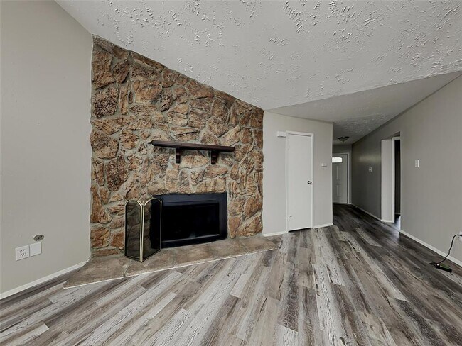 Building Photo - 11122 Drakeland Dr
