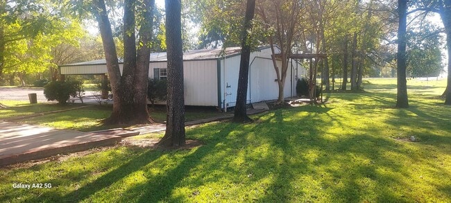 Foto del edificio - 8208 Highway 165 South