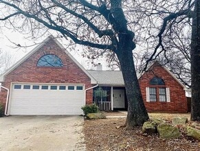 Building Photo - 2614 Timberview Cir