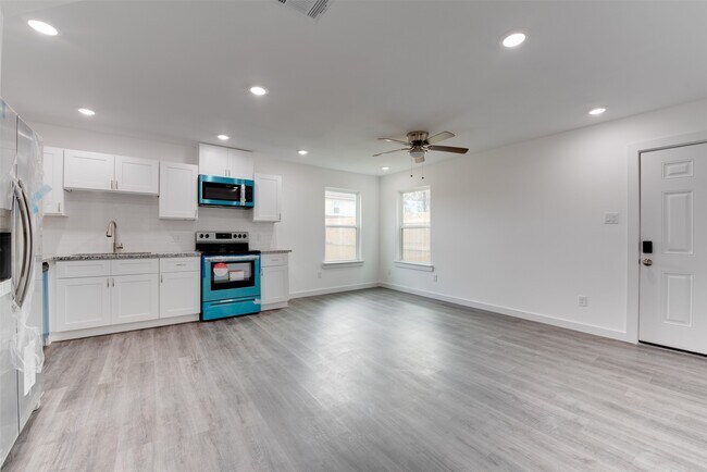 Foto del edificio - 8126 Sterlingshire St