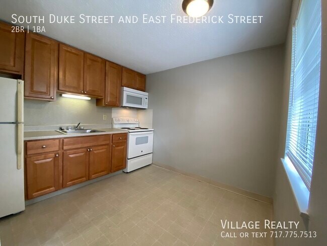 Foto del edificio - 129 S Duke St