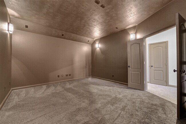 Foto del edificio - 6223 Duke Trail Ln