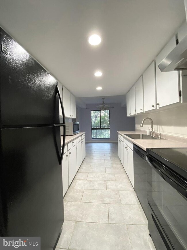 Building Photo - 13139 Dairymaid Dr