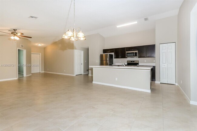 Foto del edificio - 4522 SW Savona Blvd
