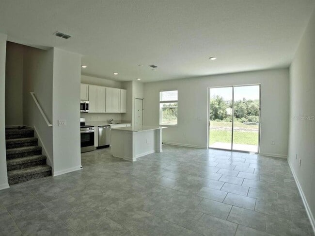Building Photo - 2644 Skyline Lp