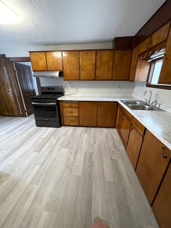 Foto del edificio - 3 br, 1 bath House - 11521 Comer Rd