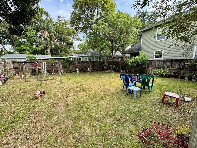 Foto del edificio - 1219 Lake Highland Dr