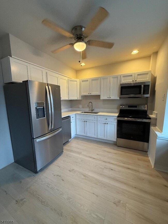 Building Photo - 332 Belleville Ave