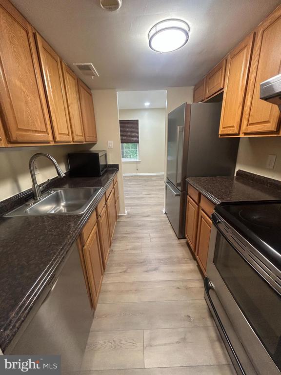 Building Photo - 9142 Lambskin Ln