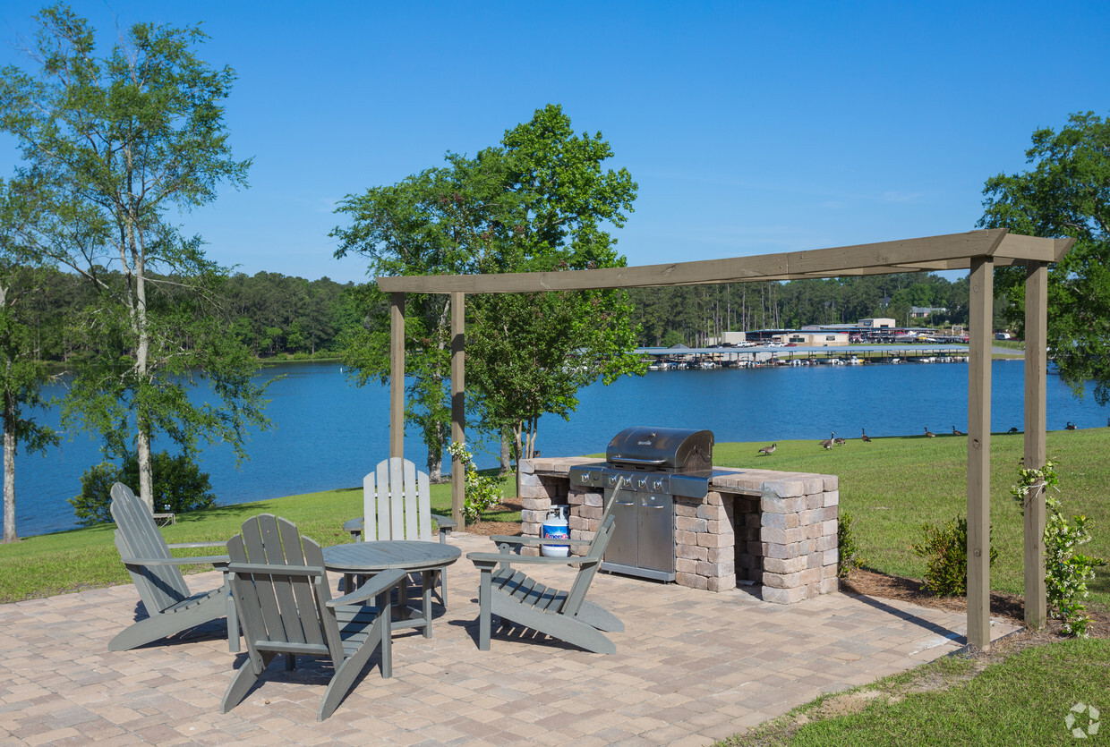 Grilling Area - Harbour Club Apartments