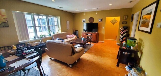 Foto del edificio - 153 Lake Shore Rd